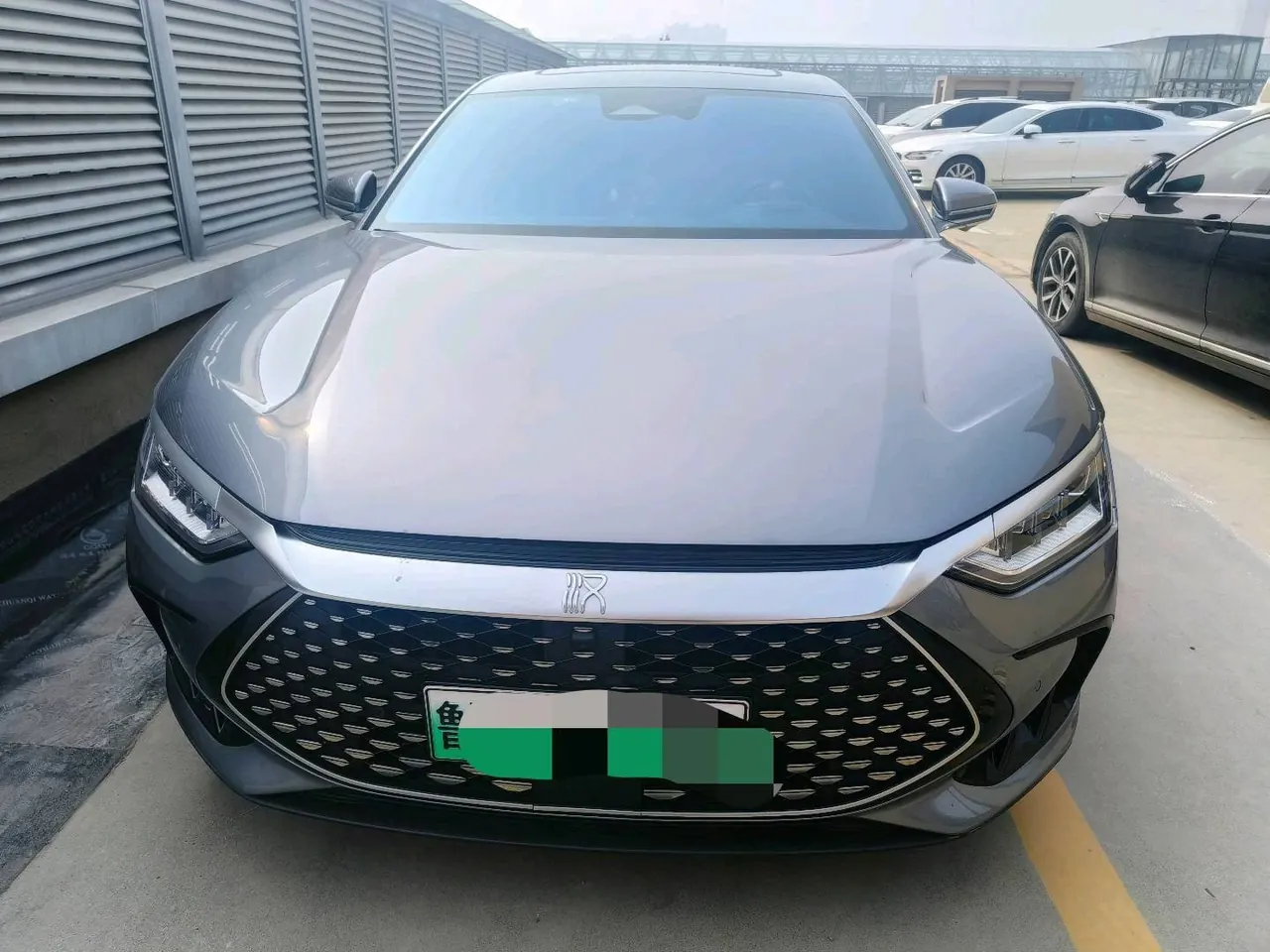 BYD 2022 Han DM-i 1.5T stepless 121KM honorable automatic gear 3