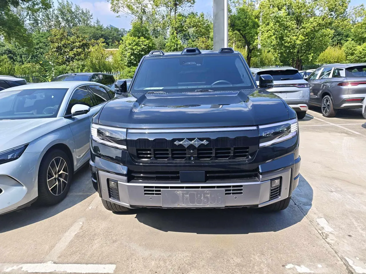 FangChengBao 2025 Leopard 8 2.0T Stepless Zhiyong Flagship Edition 7-seat Automatic Gear 2