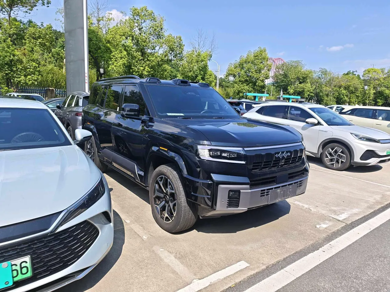 FangChengBao 2025 Leopard 8 2.0T Stepless Zhiyong Flagship Edition 7-seat Automatic Gear 3