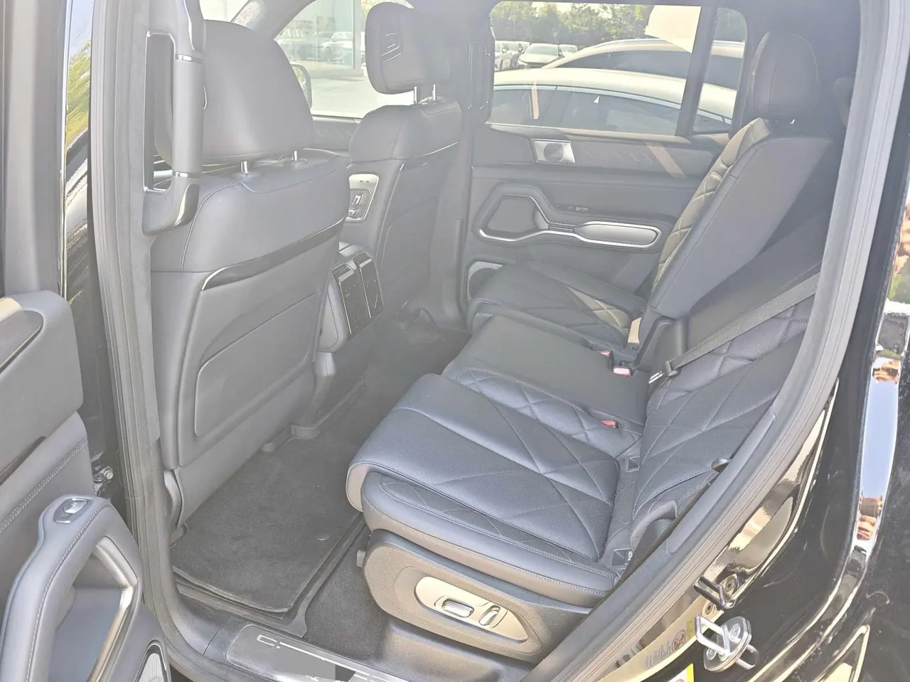 FangChengBao 2025 Leopard 8 2.0T Stepless Zhiyong Flagship Edition 7-seat Automatic Gear 5