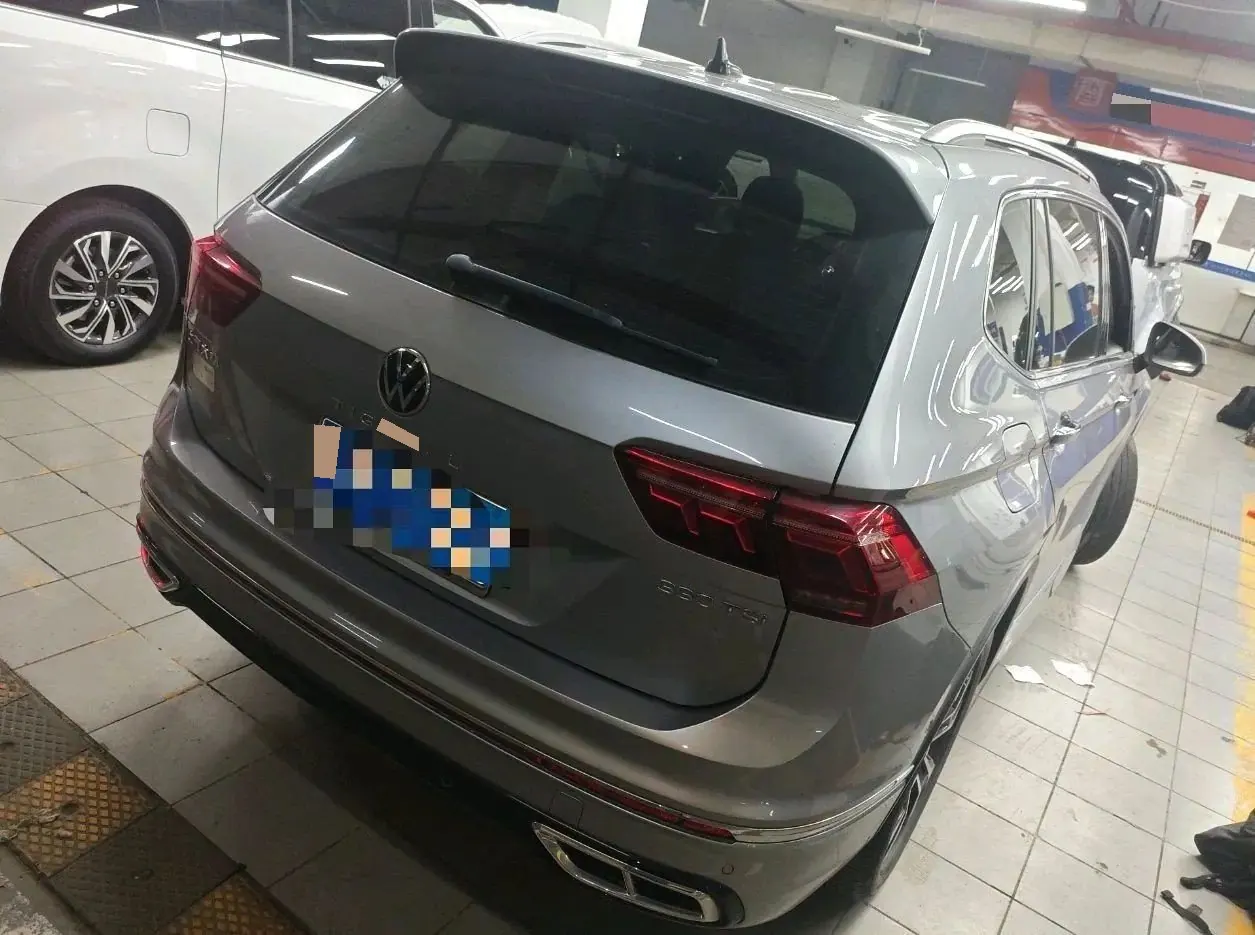 Volkswagen 2022 Tiguan L R-Line 2.0TSI 330TSI Two-Drive R-Line Ultimate Automatic Gear 2
