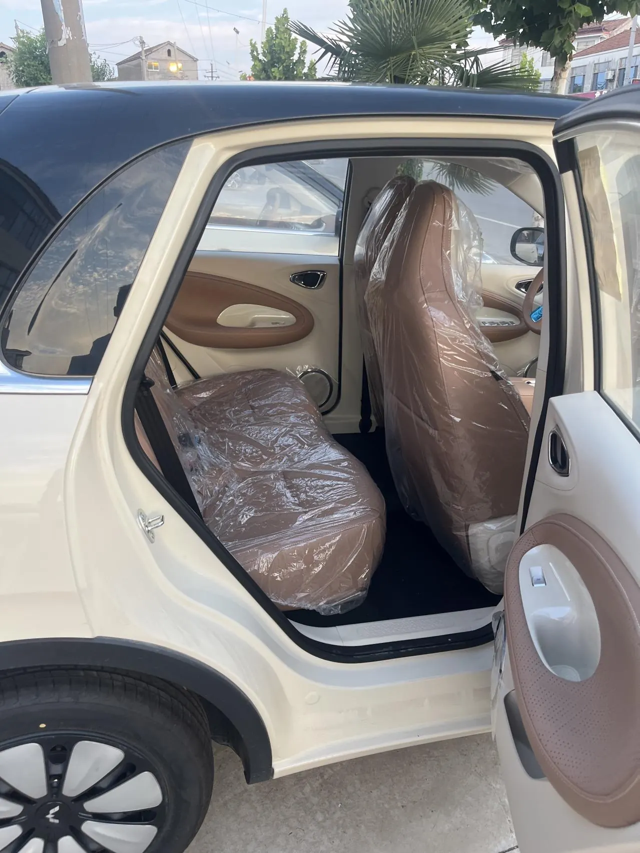 WuLing 2025 Plantronics 410km LingBox Exclusive Automatic Transmission 4
