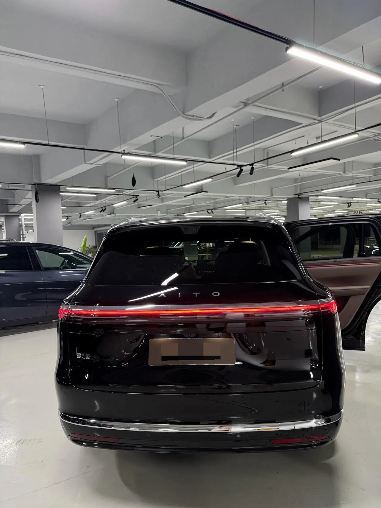AITO 2026 AITO M7 extended range Ultra 4-wheel drive version 6 seats (896-line laser Radar) automatic gear 12