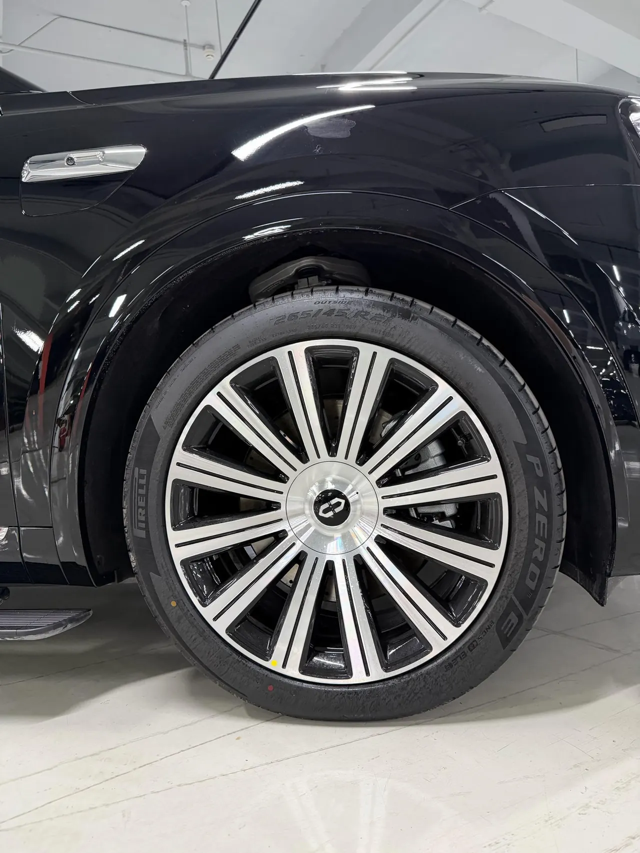 AITO 2026 AITO M7 extended range Ultra 4-wheel drive version 6 seats (896-line laser Radar) automatic gear 3