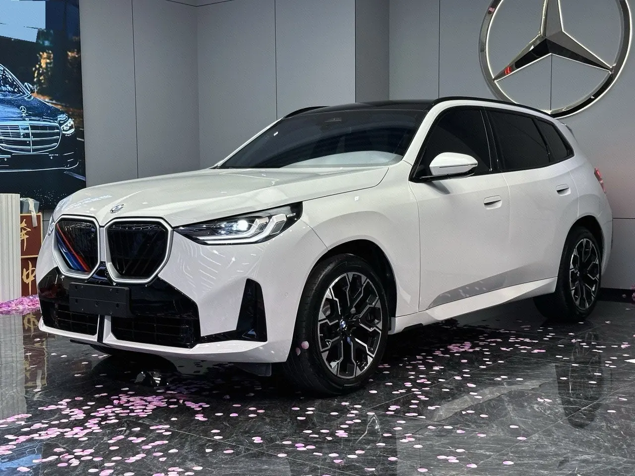 Open image lightbox: BMW 2026 X3 xDrive30L 2.0T Leading M Sports Obsidian Night Suit Automatic Gear