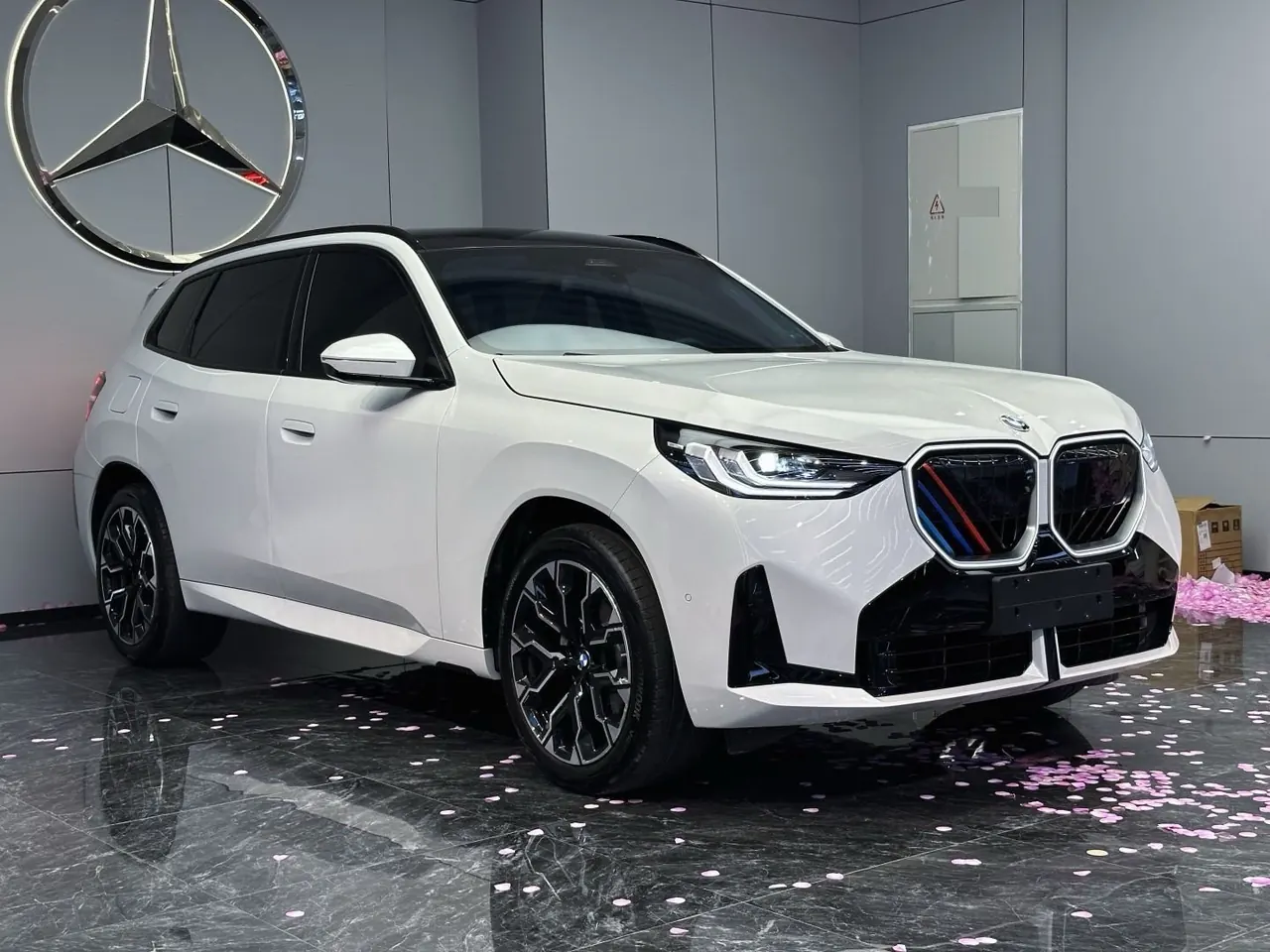 BMW 2026 X3 xDrive30L 2.0T Leading M Sports Obsidian Night Suit Automatic Gear 3