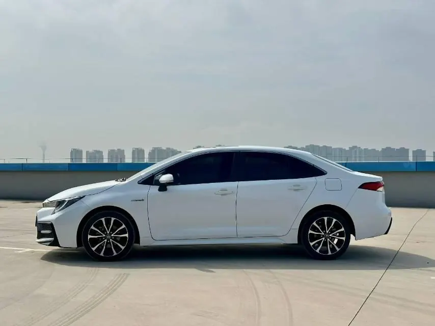 Toyota 2022 Lei Ling Shuangqing 1.8H Stepless Sports Edition Automatic Gear 3