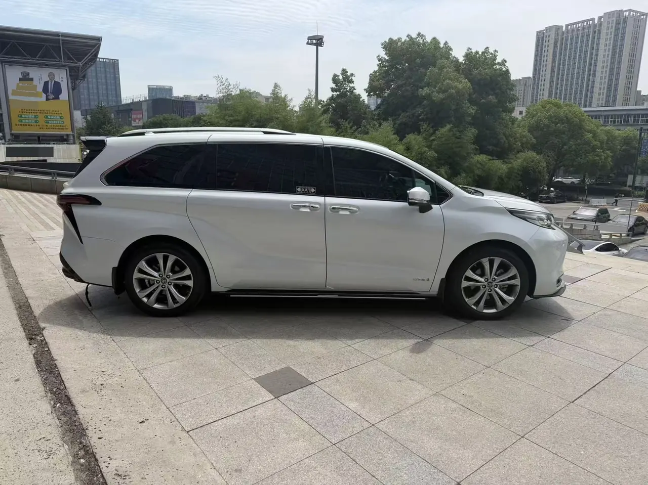 Toyota 2024 Sai 2.5 Stepless Premium Edition Automatic Gear 5