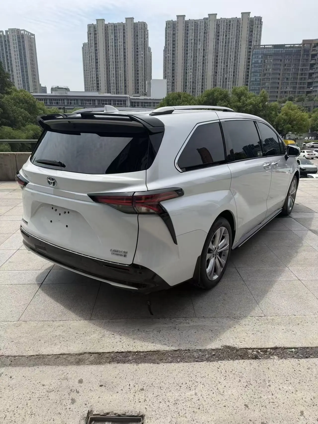 Toyota 2024 Sai 2.5 Stepless Premium Edition Automatic Gear 8