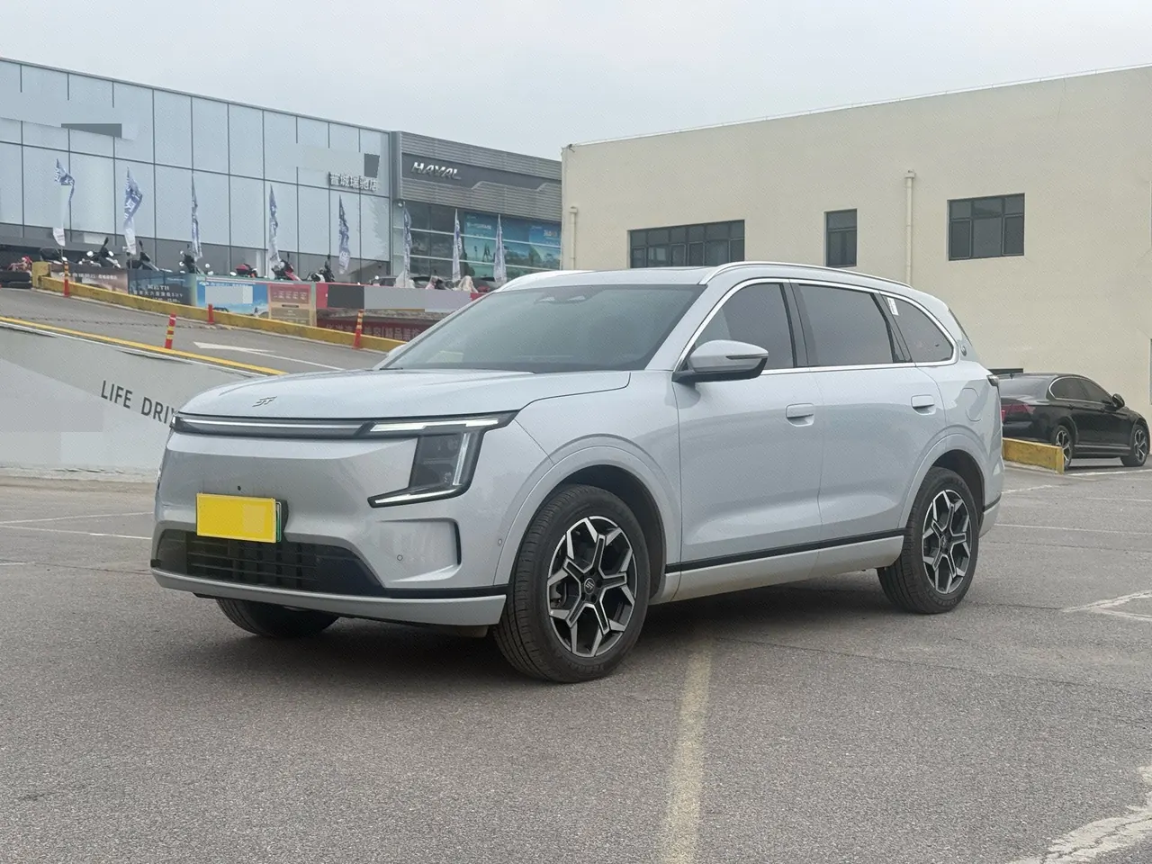 打开图片灯箱:Jetour 2026 ShanHai L7 1.5T 130km Deluxe Edition 7-seat Automatic Gear