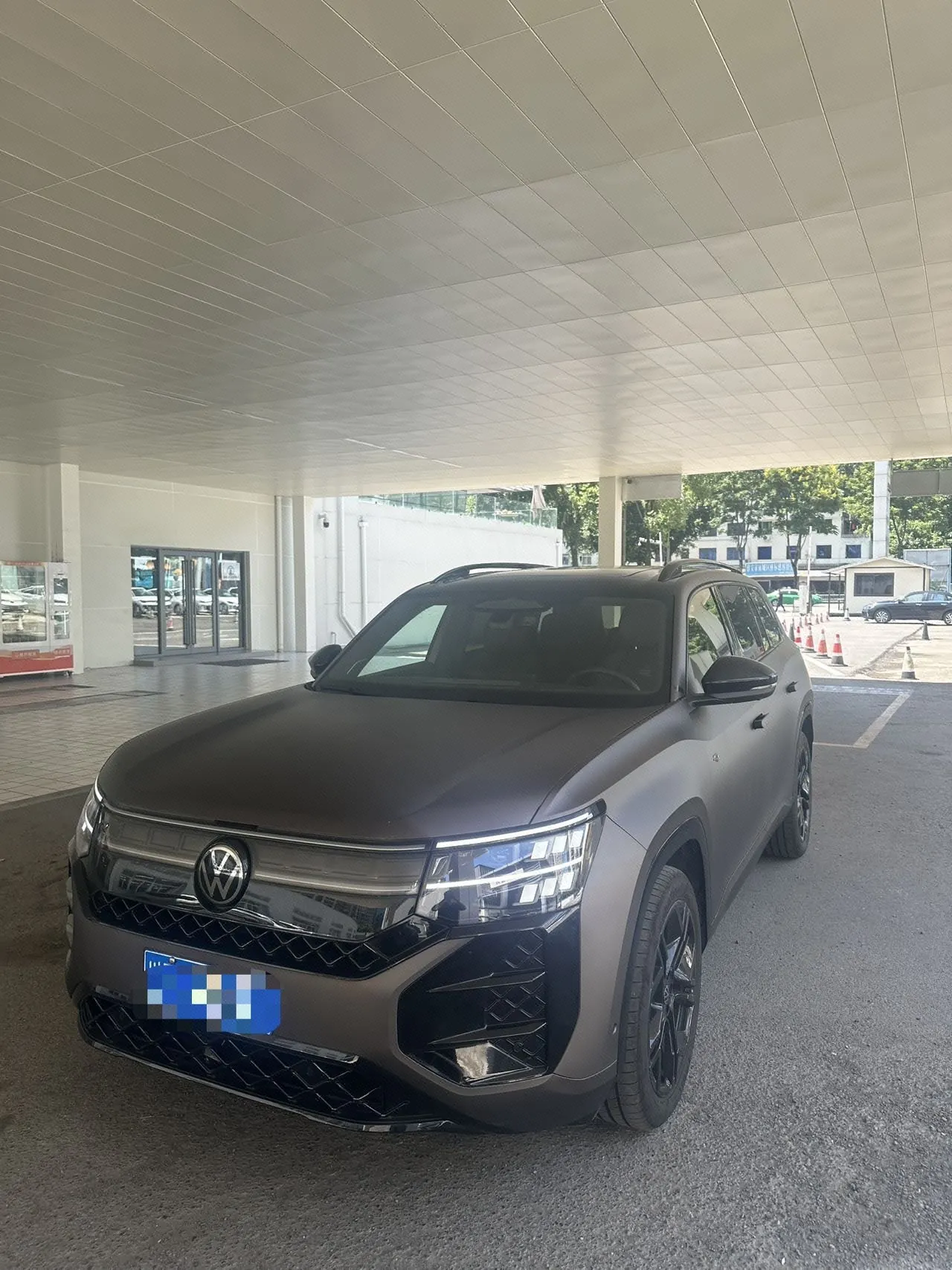 打开图片灯箱:Volkswagen 2025 Teramont Pro 2.0TSI 450TSI Four-Wheel-Drive Summit Edition Automatic