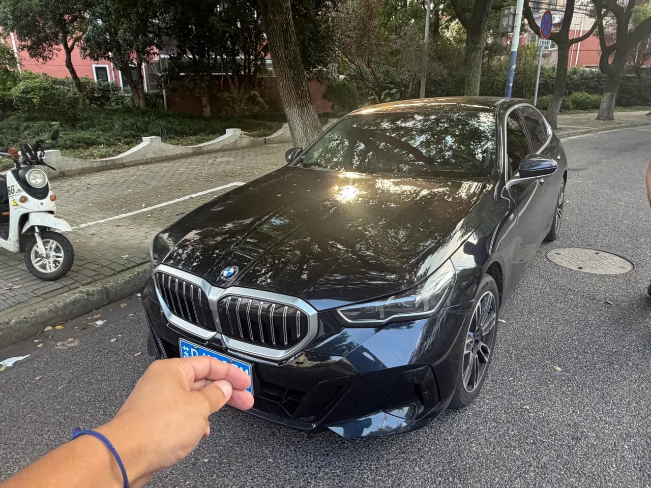 Open image lightbox: BMW 5 Series 2024 model 530Li 48V 2.0T Leading Edition M Sport Package Automatic