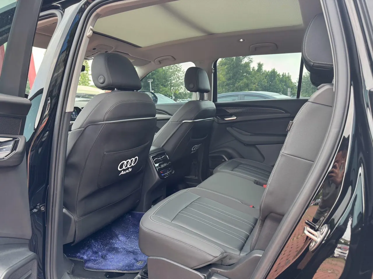 Audi 2024 Q6 2.0TFSI 40TFSI Quattro view cloud feather forest set 7 automatic gear 4