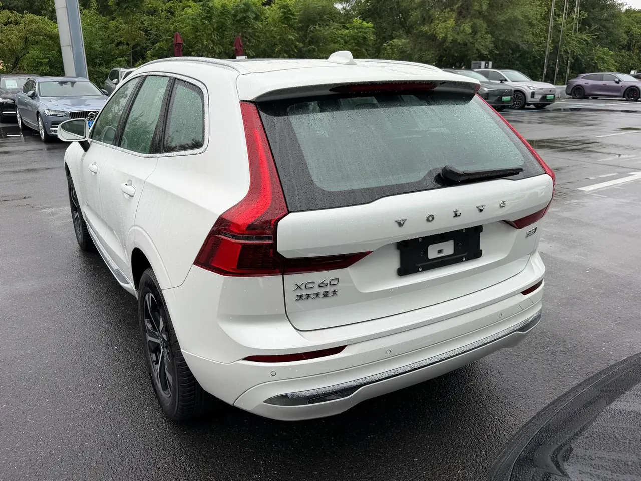 Volvo 2026 XC60 48V 2.0T B5 All-Wheel Drive Intelligent Luxury Edition Automatic Transmission 3