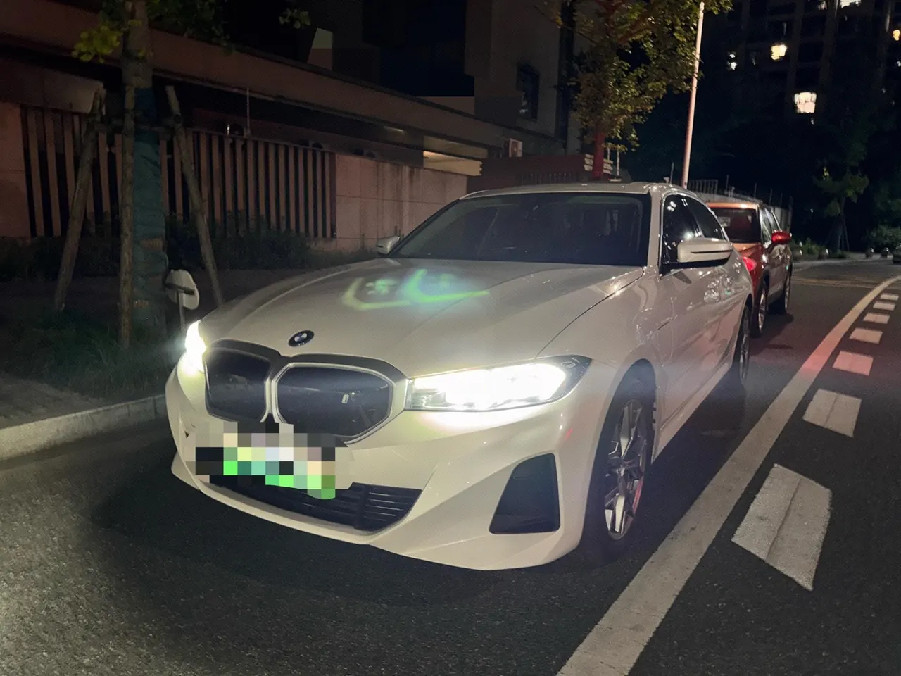 Open image lightbox: BMW 2024 i3 eDrive 35 L automatic gear