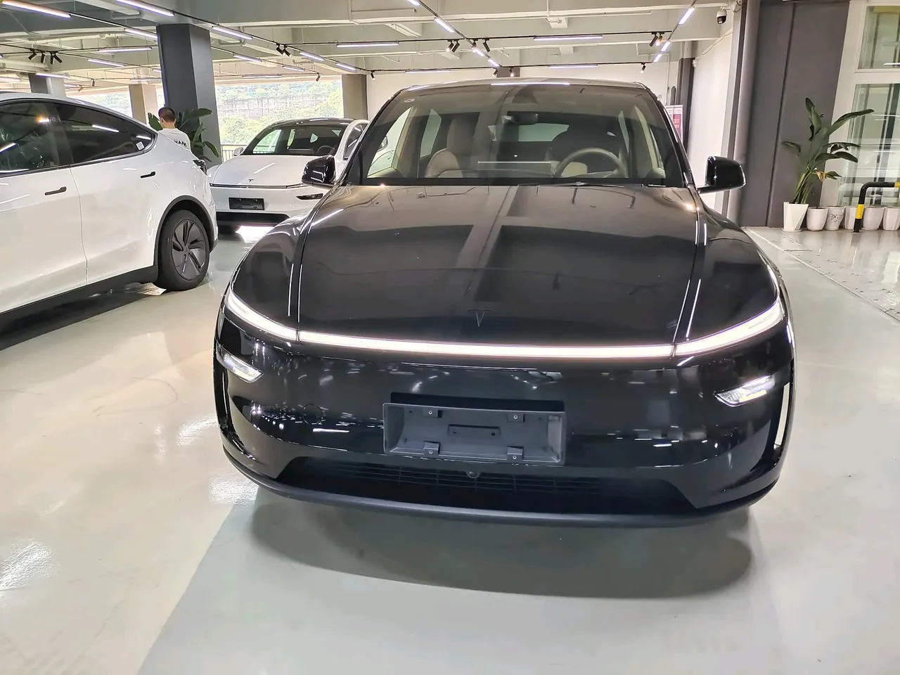 Tesla 2026 Model Y Rear-Wheel-Drive Automatic 2