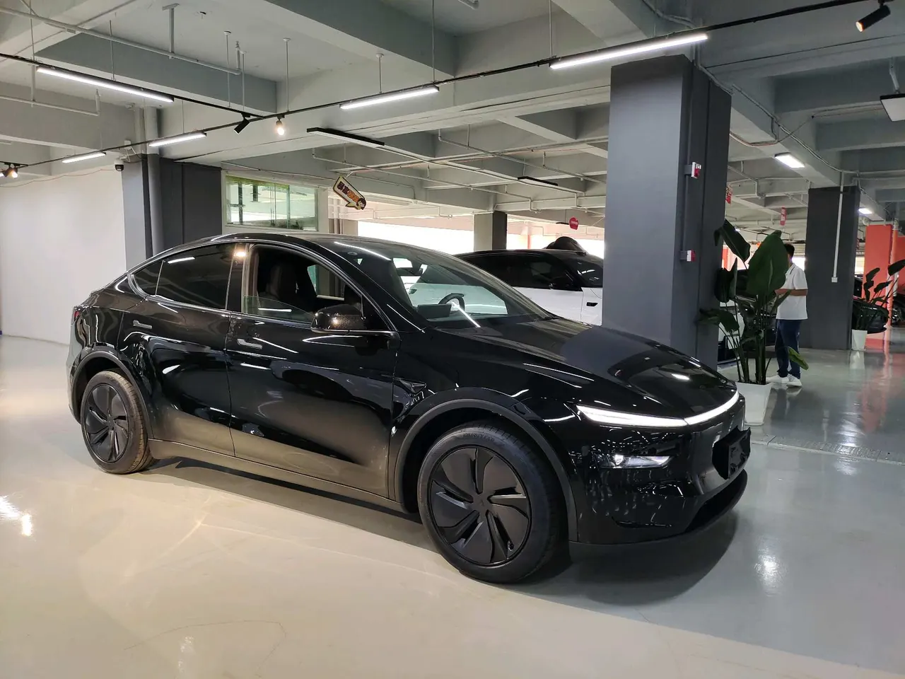 Tesla 2026 Model Y Rear-Wheel-Drive Automatic 3