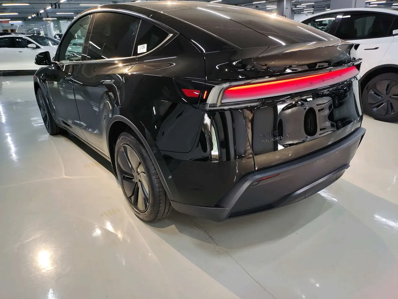 Tesla 2026 Model Y Rear-Wheel-Drive Automatic 6
