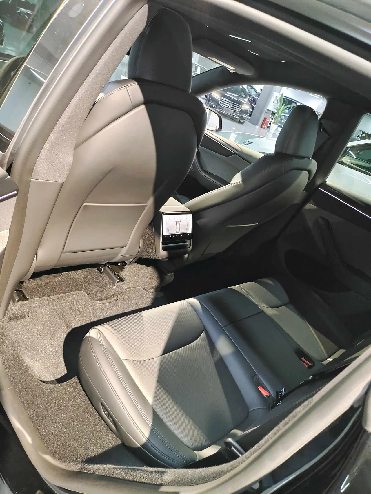 Tesla 2026 Model Y Rear-Wheel-Drive Automatic 7
