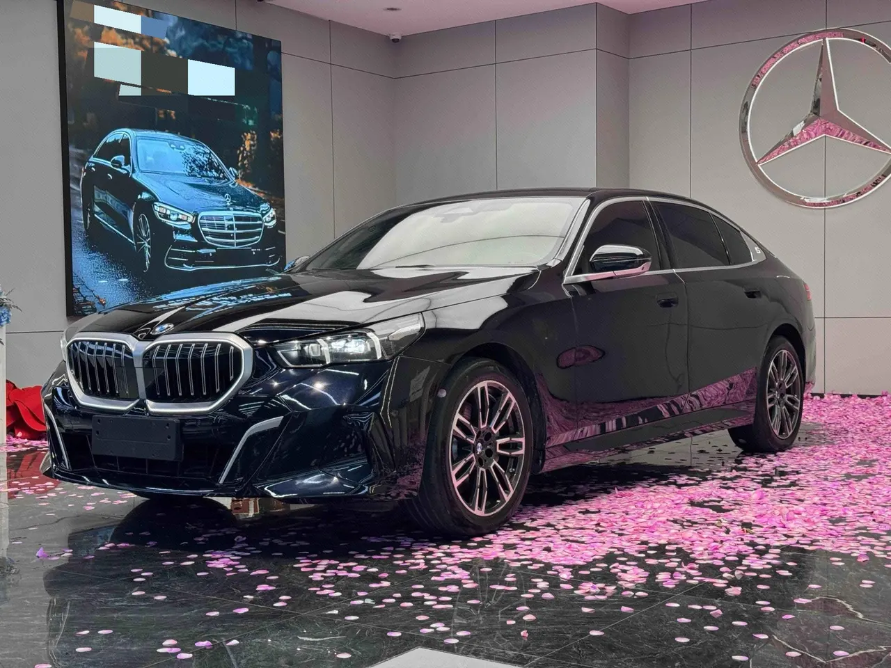 Open image lightbox: BMW 5 Series 2024 model 530Li 48V 2.0T Leading Edition M Sport Package Automatic