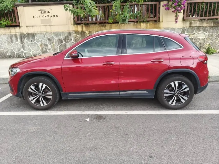 Mercedes Benz 2020 GLA 200 1.3T automatic gear 4