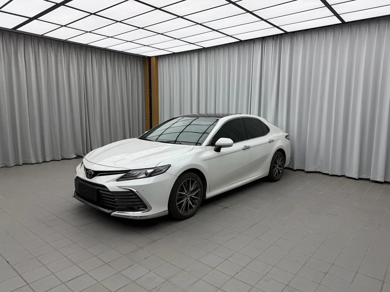 Open image lightbox: Toyota 2021 Camry 2.5G Deluxe Edition Automatic Gear