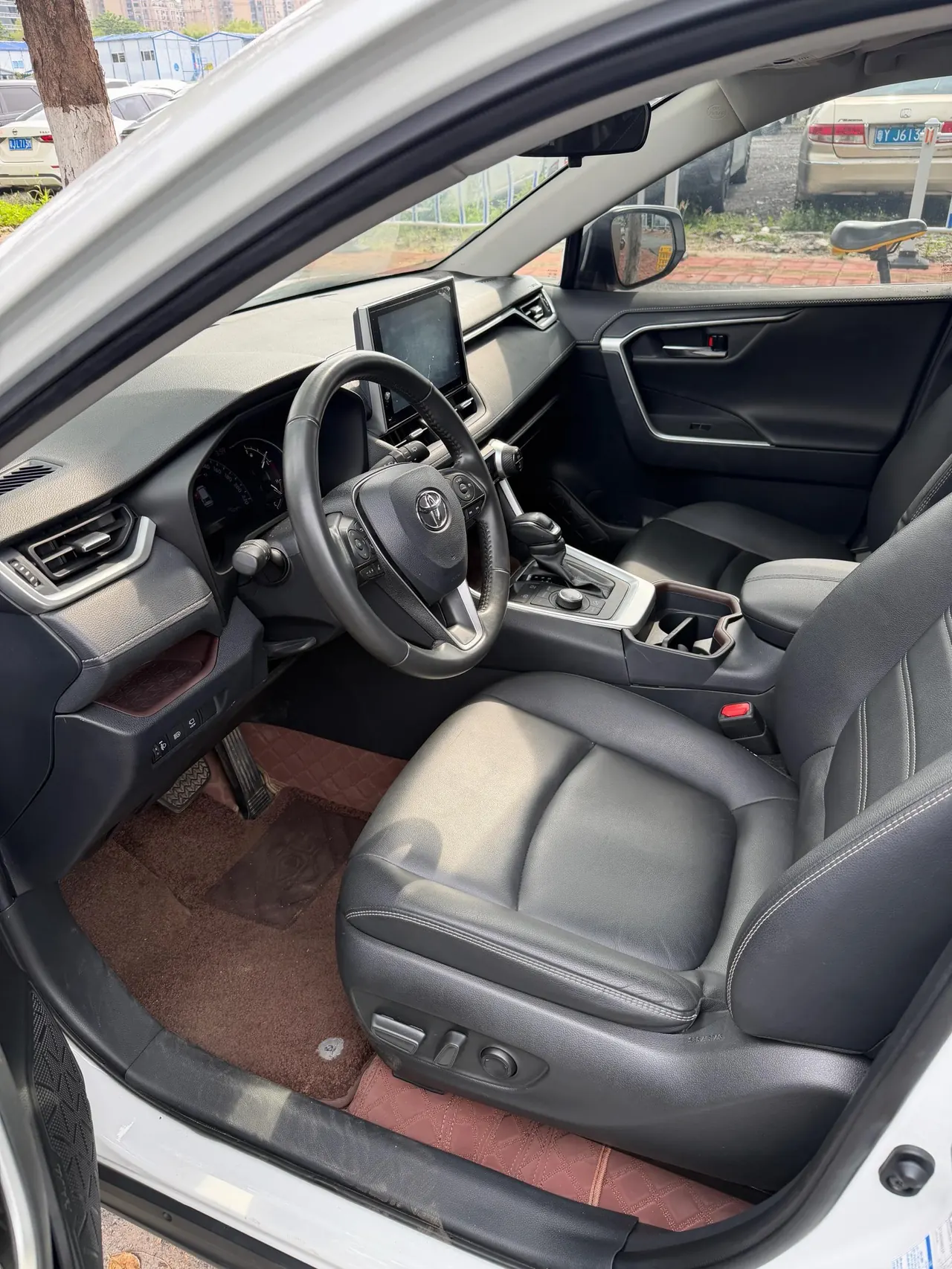 Toyota 2021 RAV4 Rongfeng 2.0 Stepless Four-wheel Drive Fashion PLUS Edition Automatic Gear 6