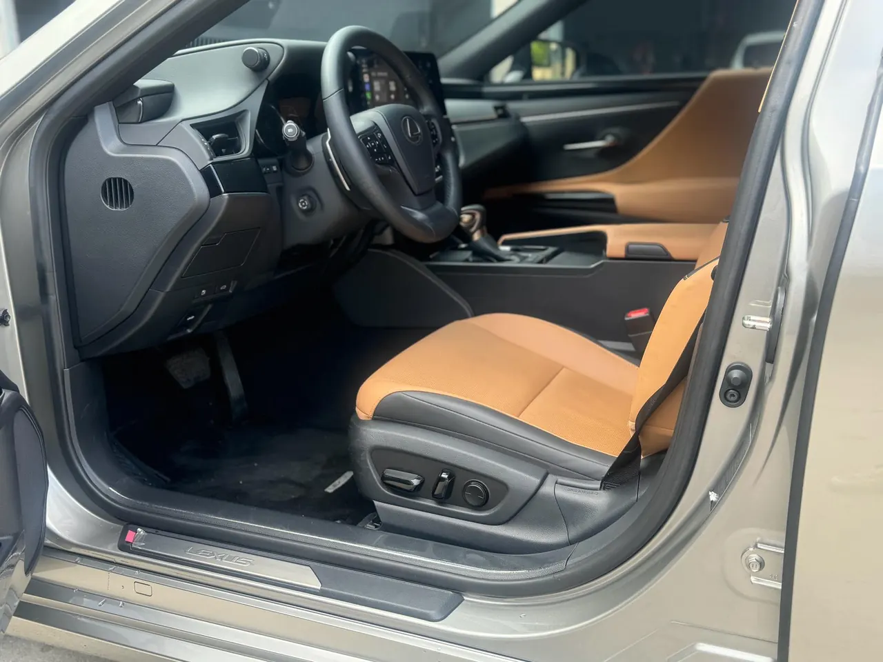 Lexus ES (Imported) 2024 ES200 2.0 Stepless Edition Automatic Gear 9