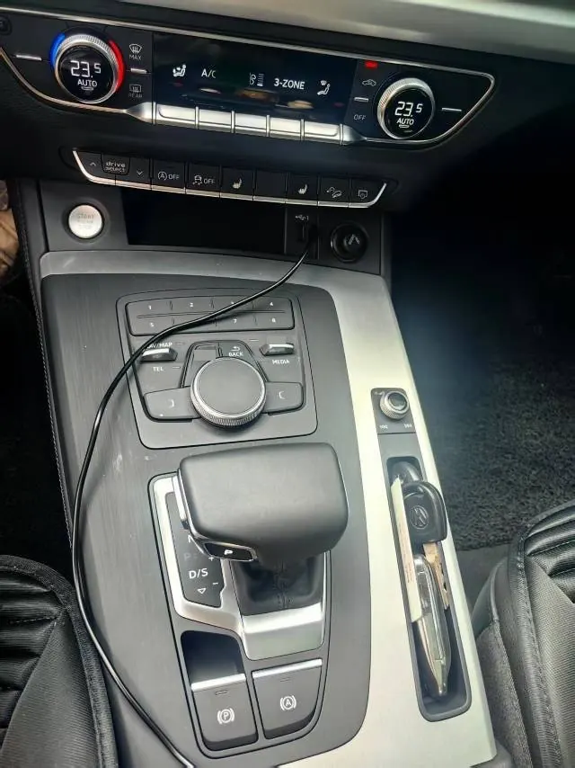 Audi 2020 Q5L 2.0TFSI 40TFSI enjoy aggressive automatic transmission 2