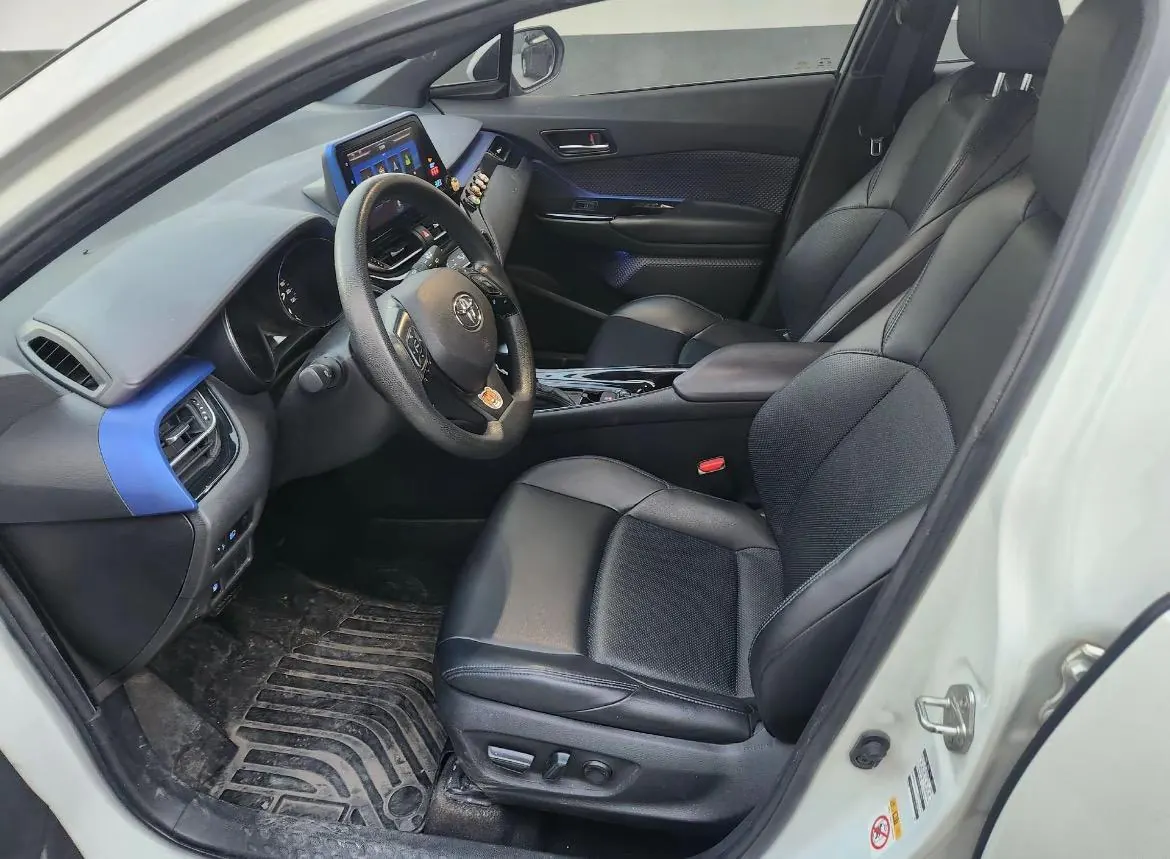 Toyota 2020 C- HR 2.0 stepless leading version of automatic gear 3