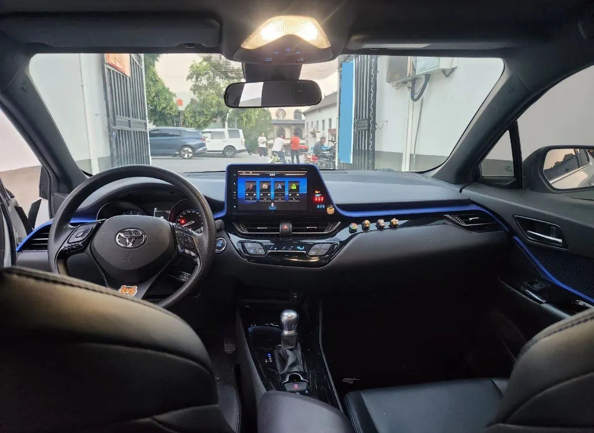 Toyota 2020 C- HR 2.0 stepless leading version of automatic gear 4