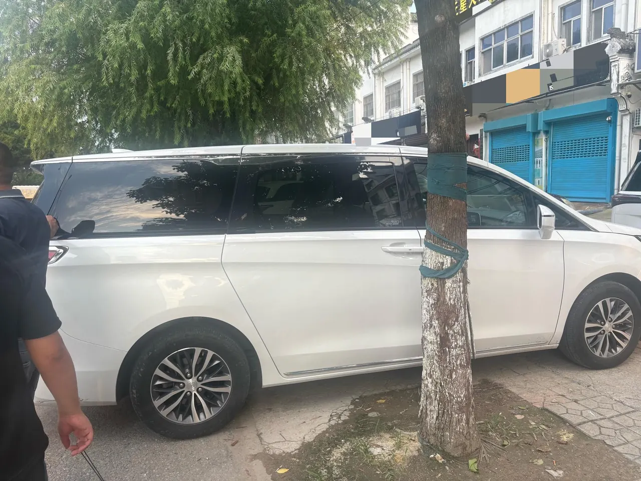 Buick 2023 GL8 ES Lu Zun 48V 2.0T 653T Comfortable Automatic Gear 3