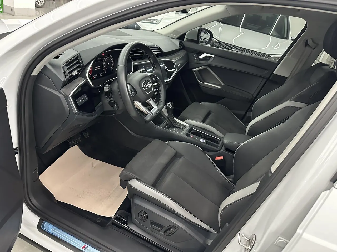 Audi 2023 Q3 1.4TFSI 35TFSI Fashion Dynamic Automatic 8