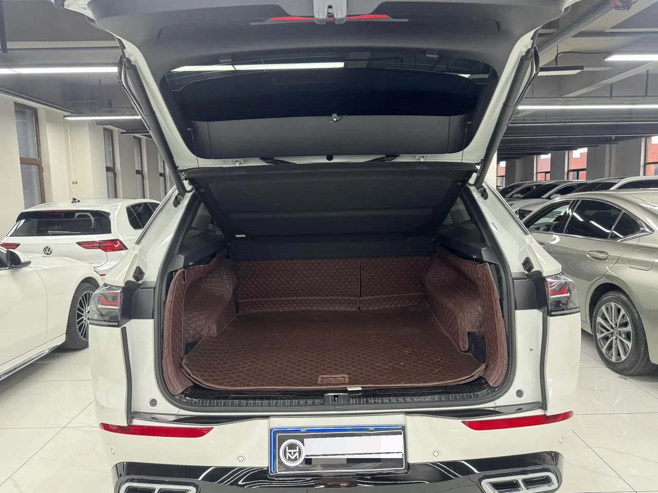 Volkswagen 2023 model tour R-Line 2.0TSI 380TSI four-wheel drive parade version automatic gear 14