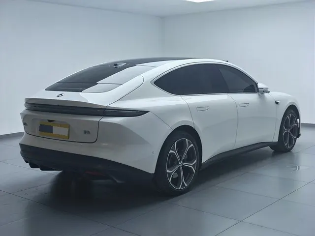Open image lightbox: NIO 2024 ET5 75kWh automatic gear