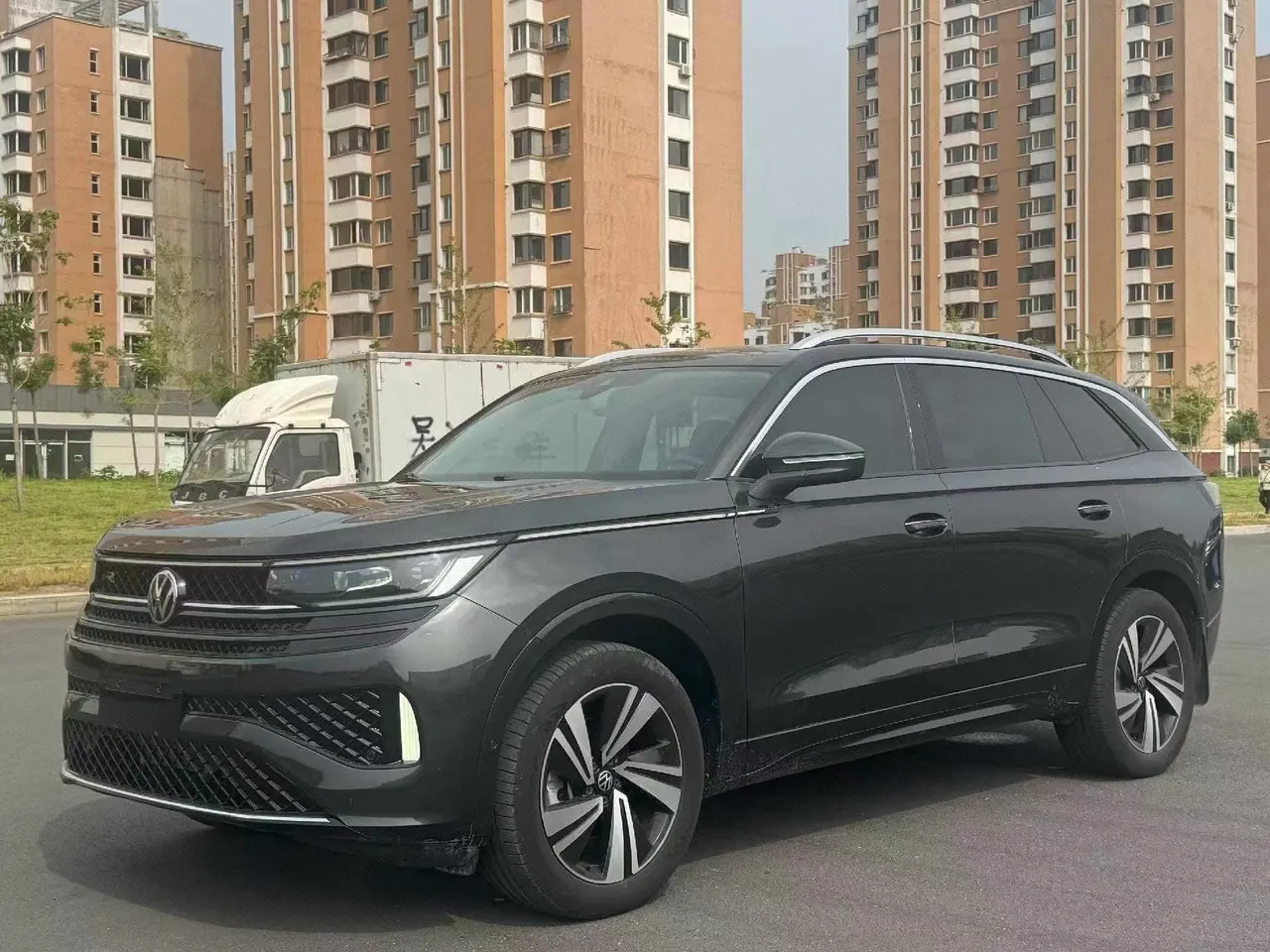 打开图片灯箱:Volkswagen 2023 model tour R-Line 2.0TSI 380TSI four-wheel drive parade version automatic gear