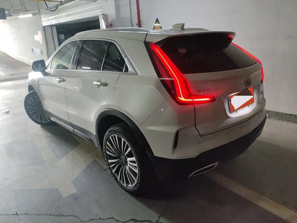 Cadillac 2024 XT4 48V 2.0T 28T Two-Drive Luxury Automatic Gear 3