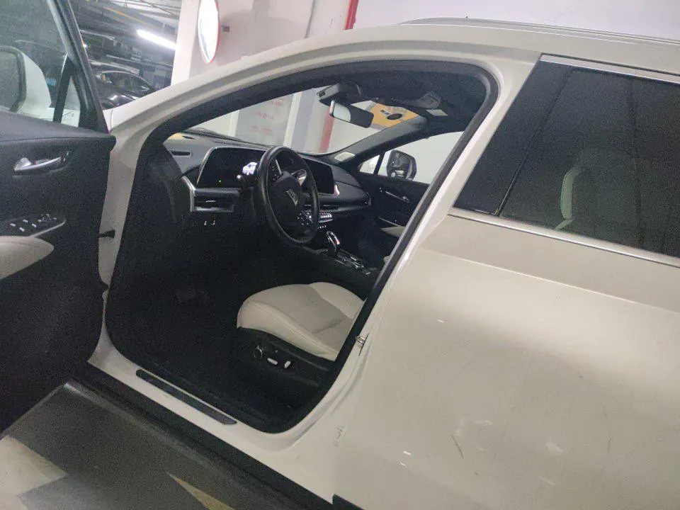 Cadillac 2024 XT4 48V 2.0T 28T Two-Drive Luxury Automatic Gear 5