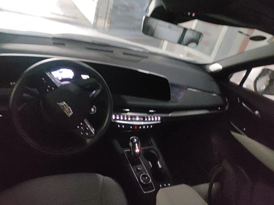Cadillac 2024 XT4 48V 2.0T 28T Two-Drive Luxury Automatic Gear 7