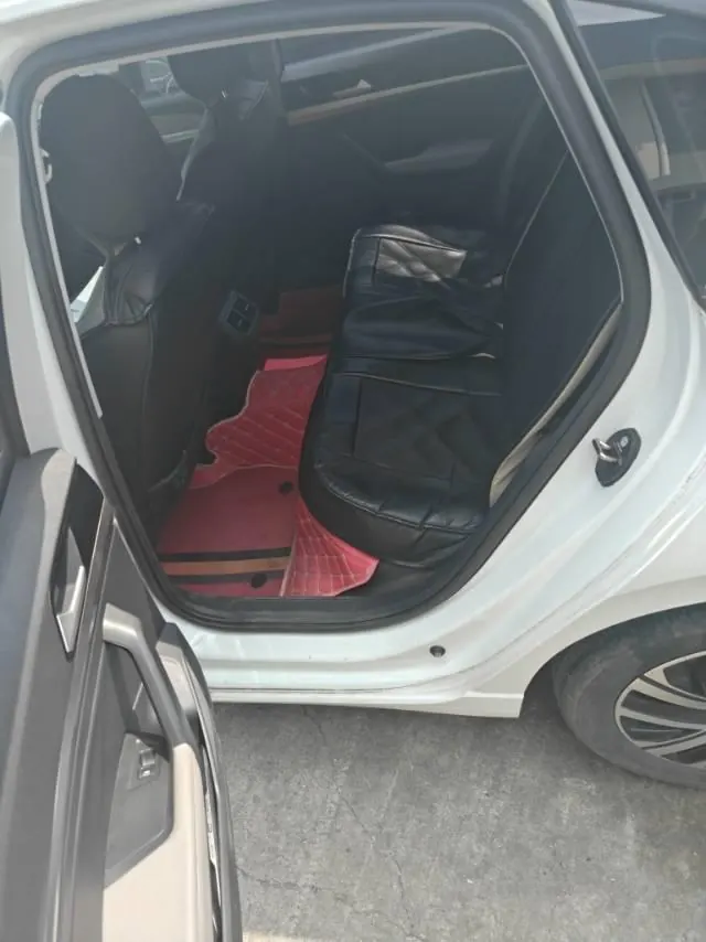Volkswagen 2023 LaVida 1.5 5 Million Edition Automatic 4