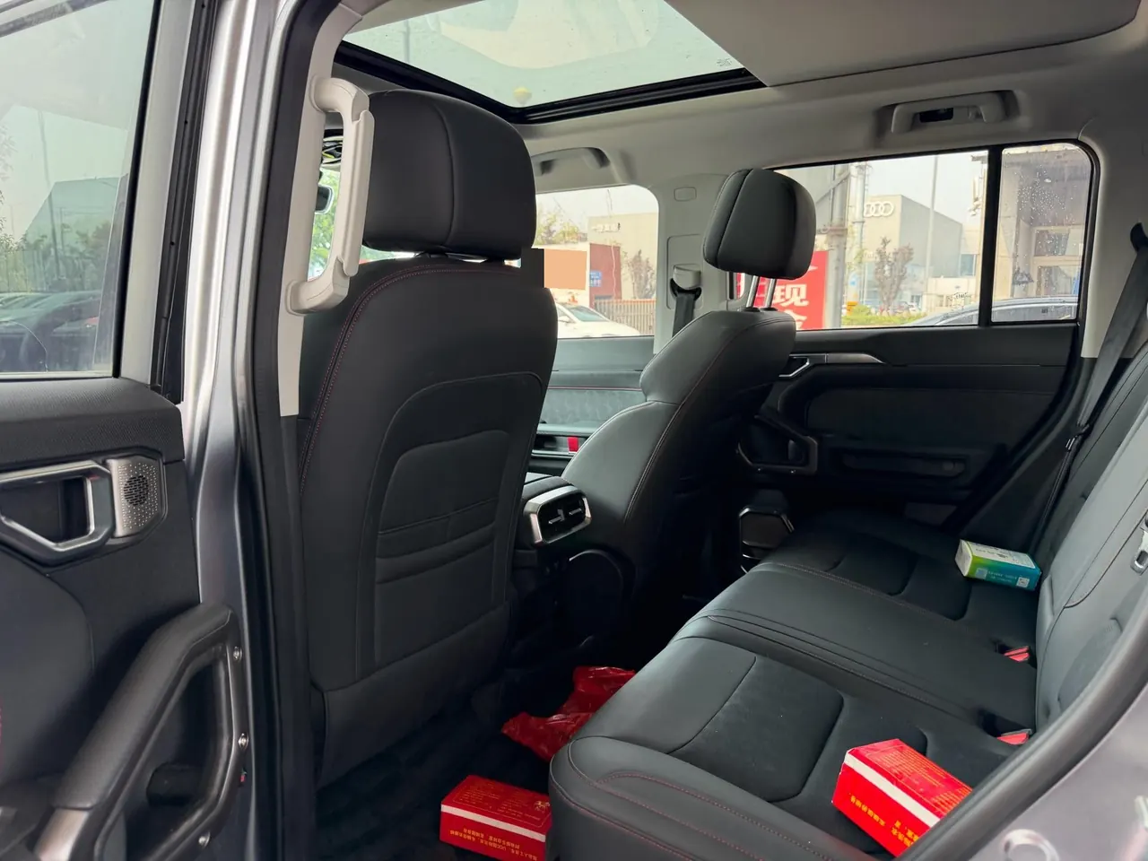Jetour 2023 Traveler 2.0T Four-wheel Drive Conquers Automatic Gear 3