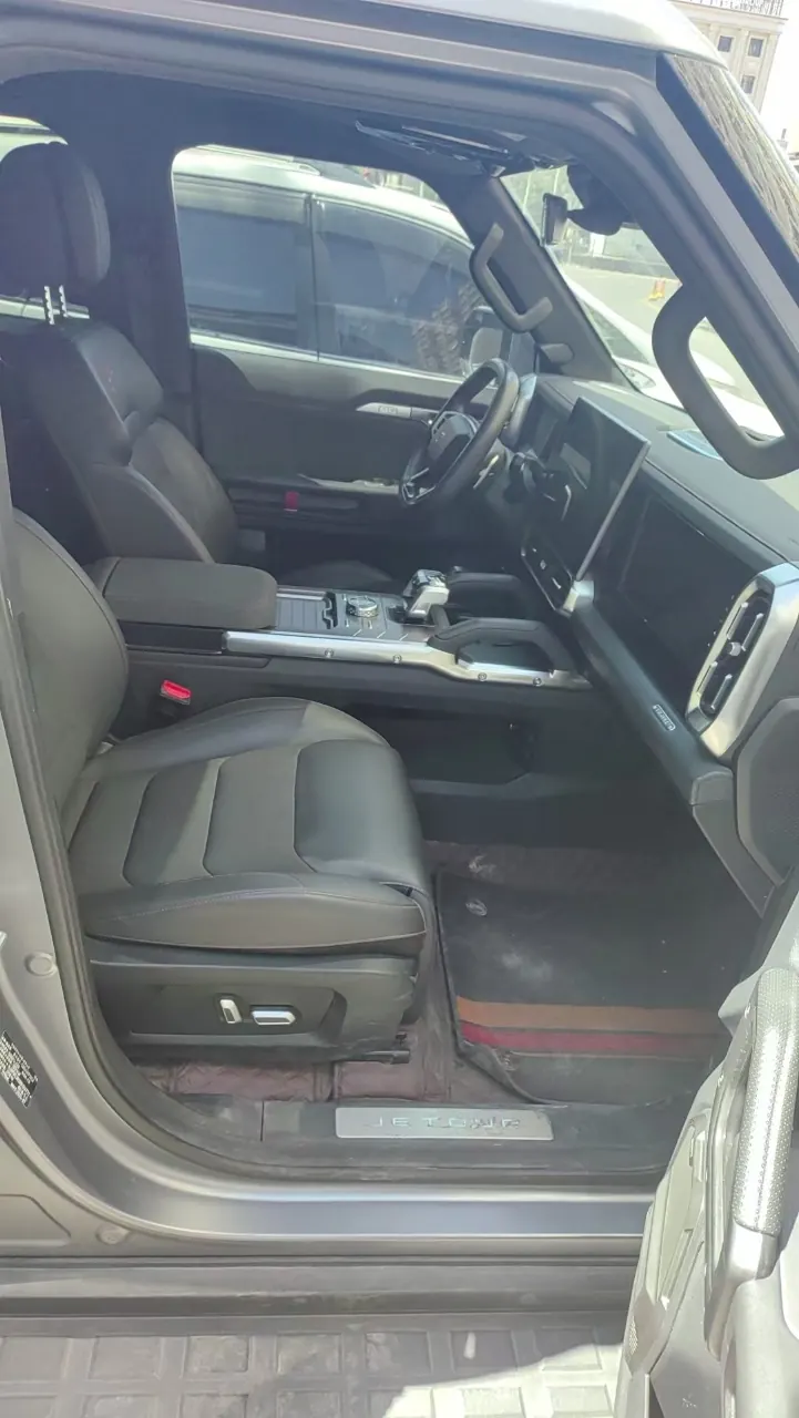Jetour 2024 Traveler 2.0T Four-wheel Drive Through PRO Entertainment Edition Automatic Gear 5