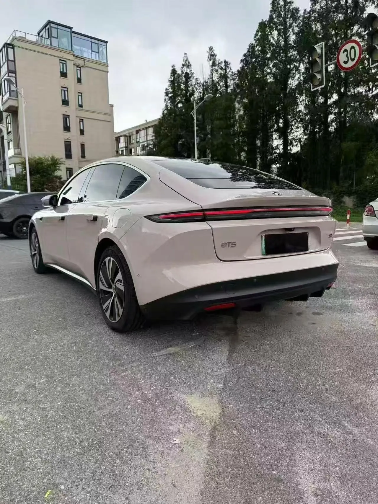 NIO 2024 ET5 75kWh automatic gear 8