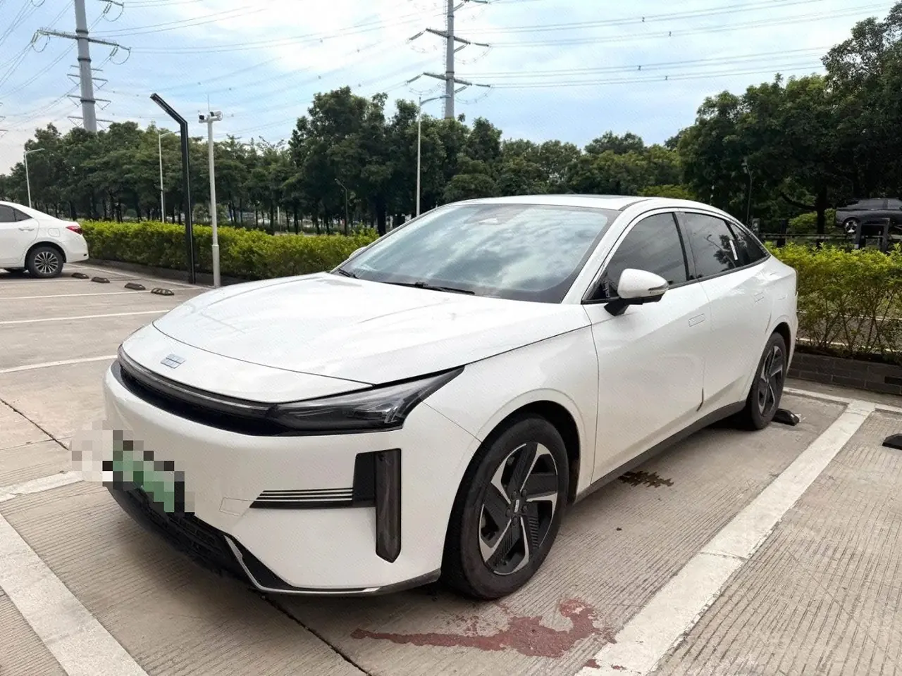 Open image lightbox: Geely Galaxy 2023 L6 1.5T 125km PLUS automatic gear