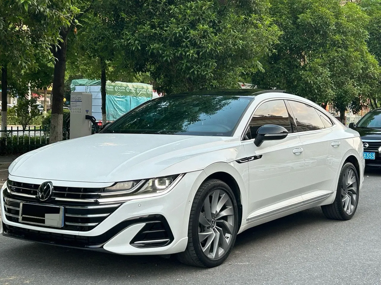 Open image lightbox: Volkswagen 2023 CC 2.0TSI 380TSI eye-catching automatic gear
