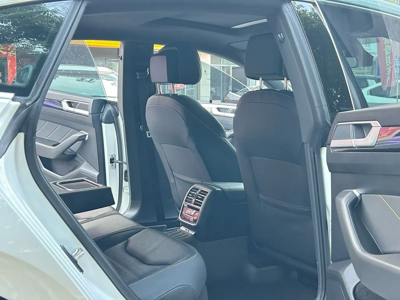 Volkswagen 2023 CC 2.0TSI 380TSI eye-catching automatic gear 3