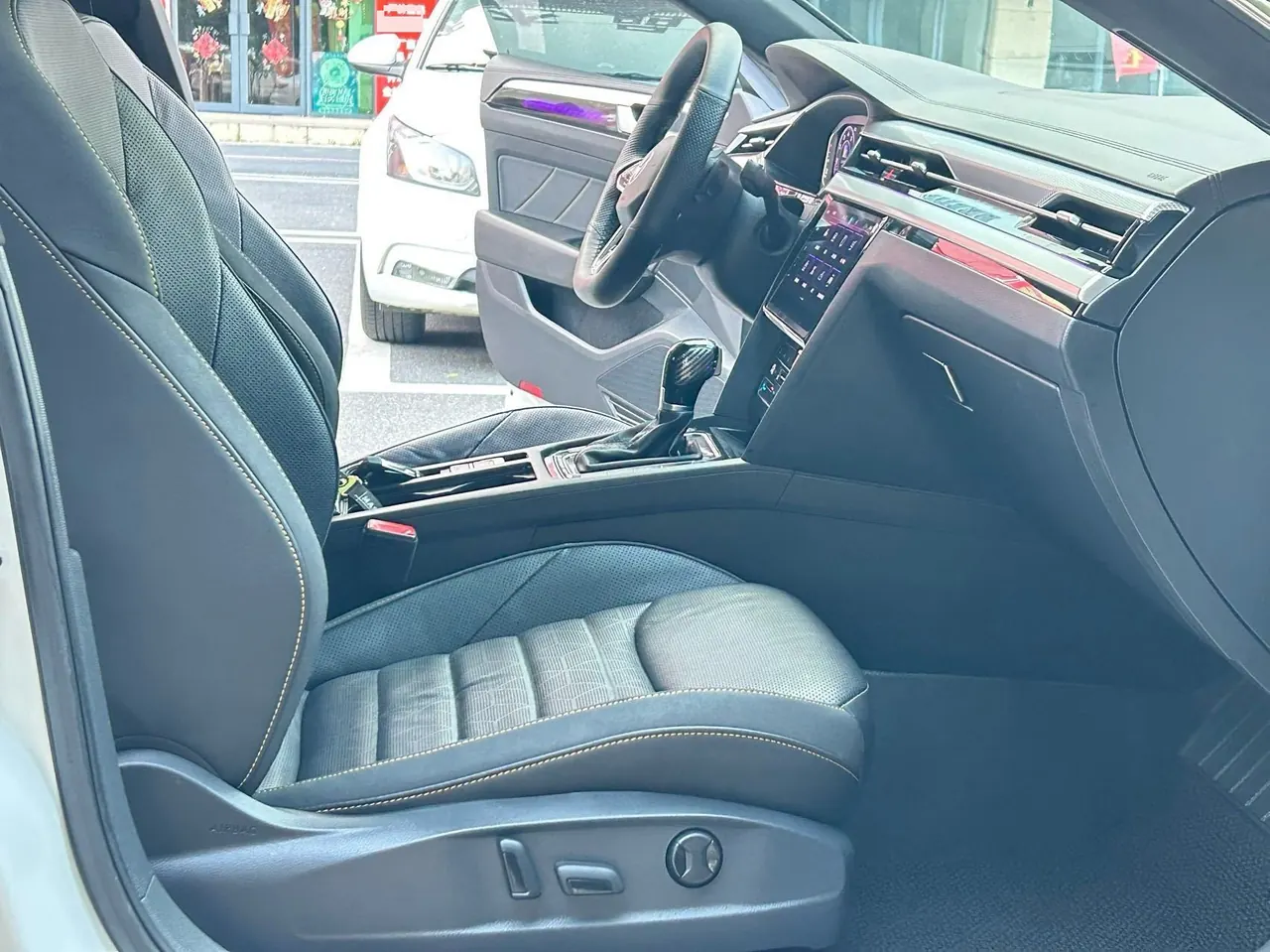 Volkswagen 2023 CC 2.0TSI 380TSI eye-catching automatic gear 9