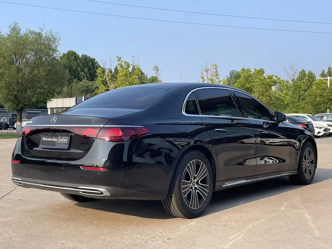 Mercedes Benz E Class 2026 E 260 L 48V 2.0T Classic Automatic Gear 3