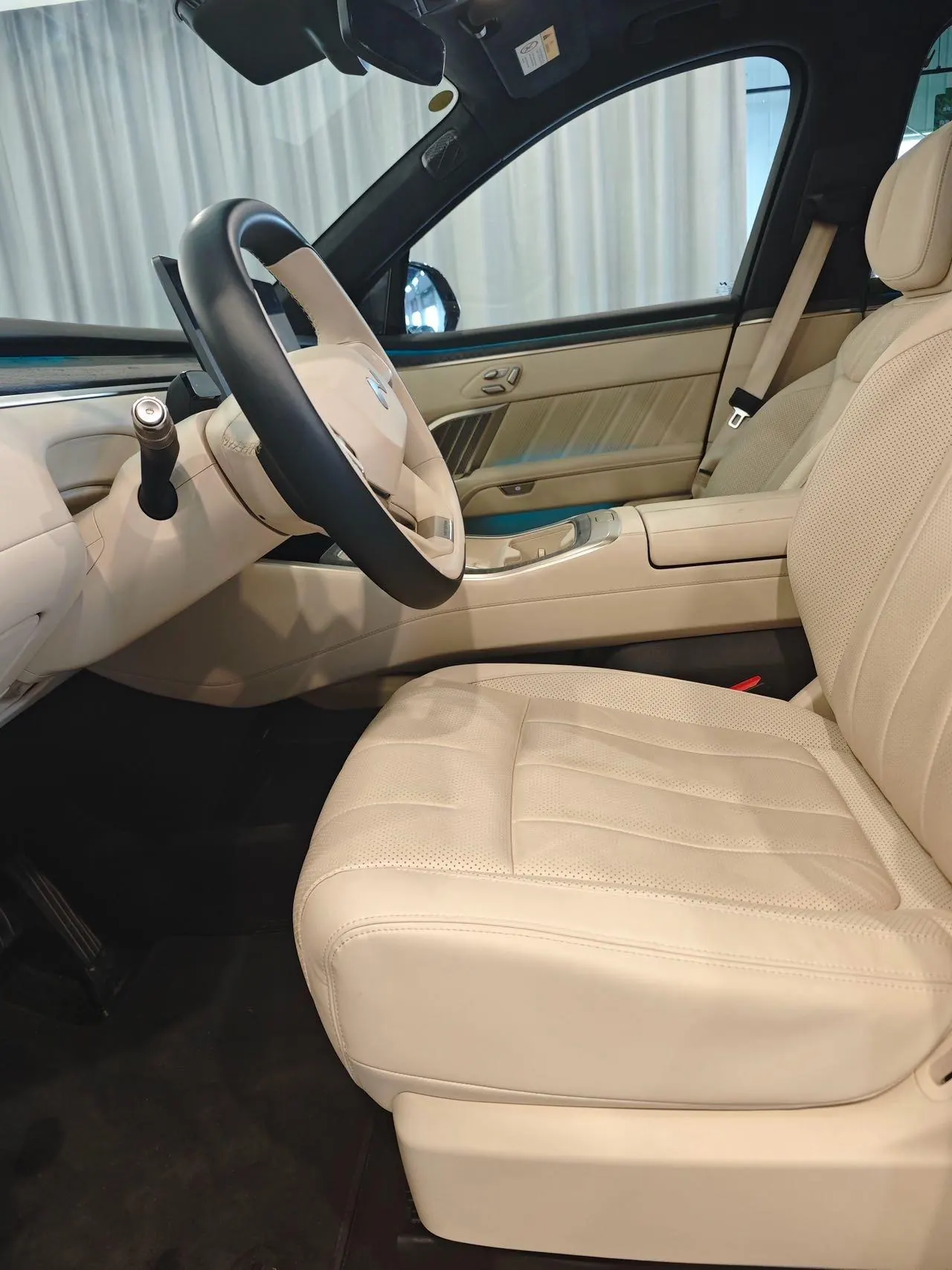ONVO 2025 L90 Max six-seat automatic gear 3