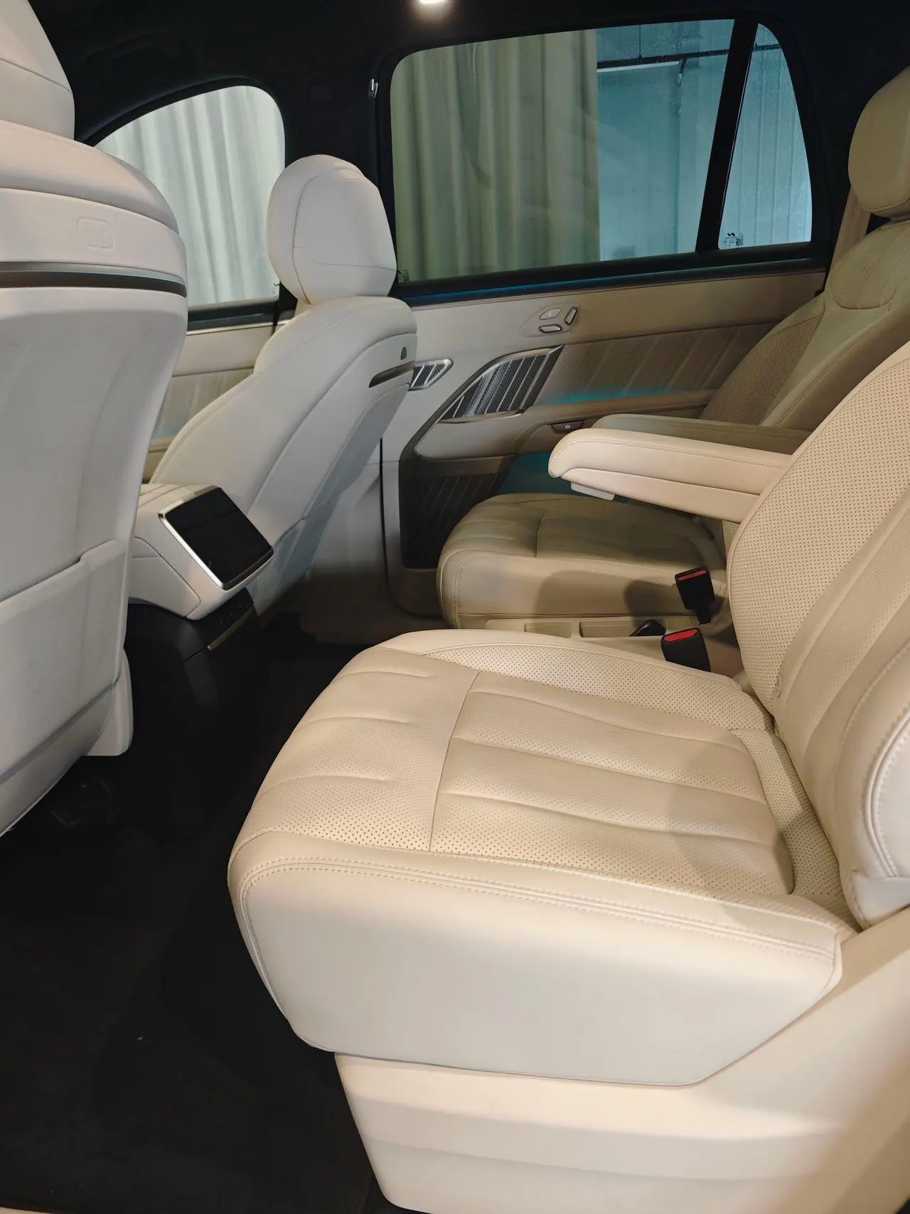 ONVO 2025 L90 Max six-seat automatic gear 4
